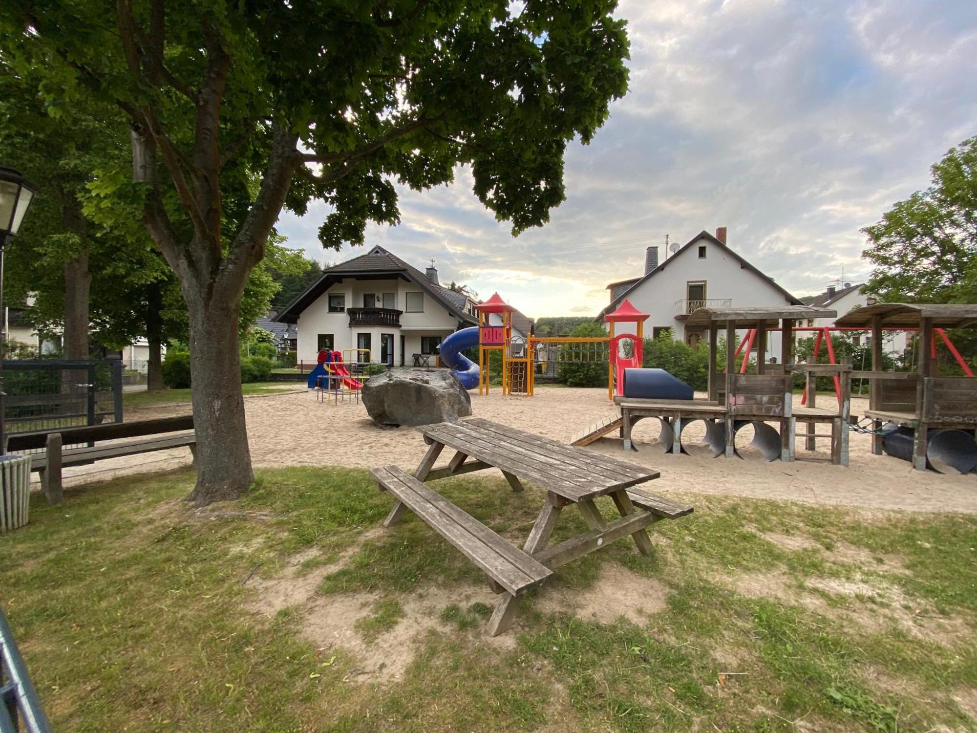 Balkon Zimmer - Apartment Gonnersdorf  Экстерьер фото