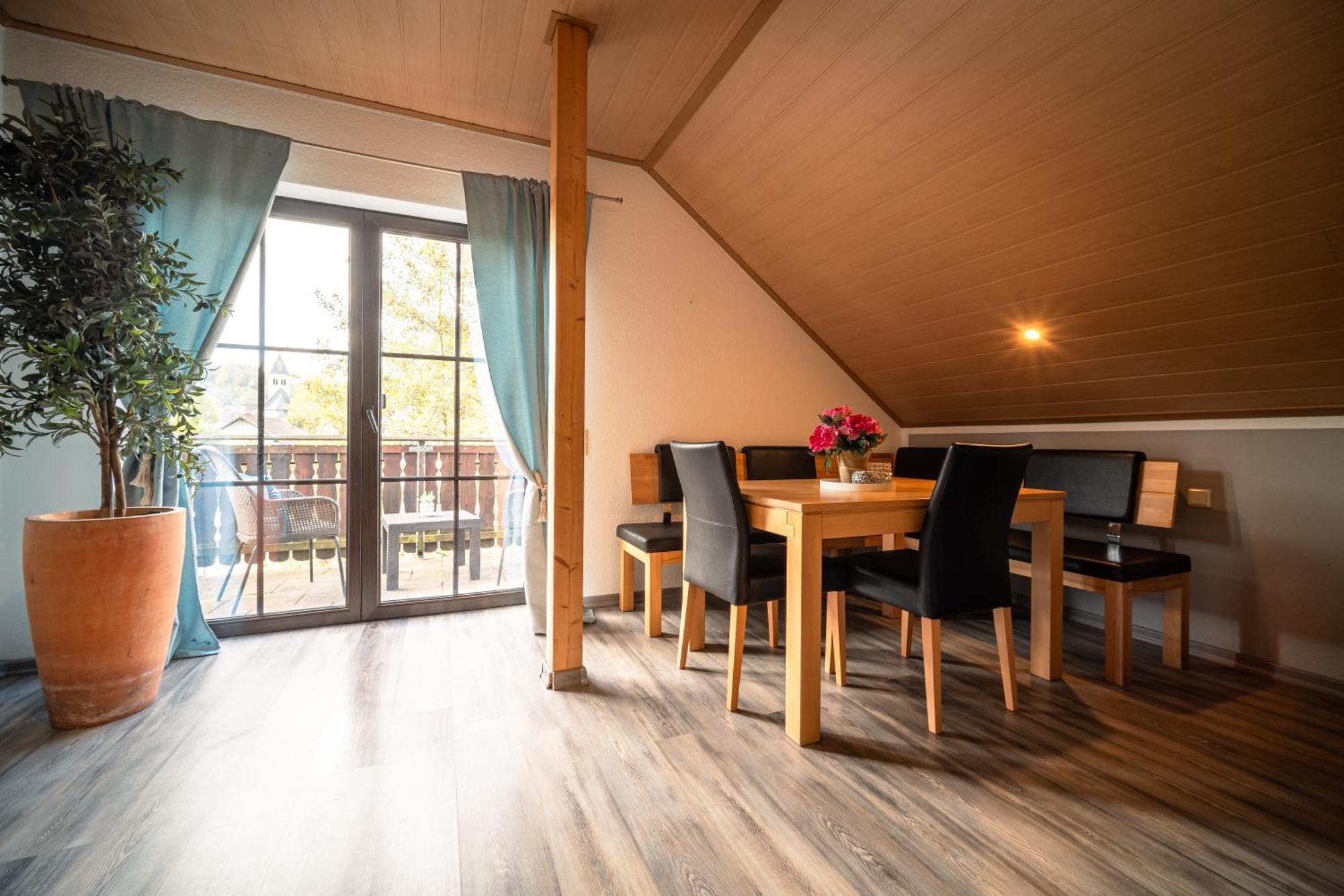 Balkon Zimmer - Apartment Gonnersdorf  Экстерьер фото